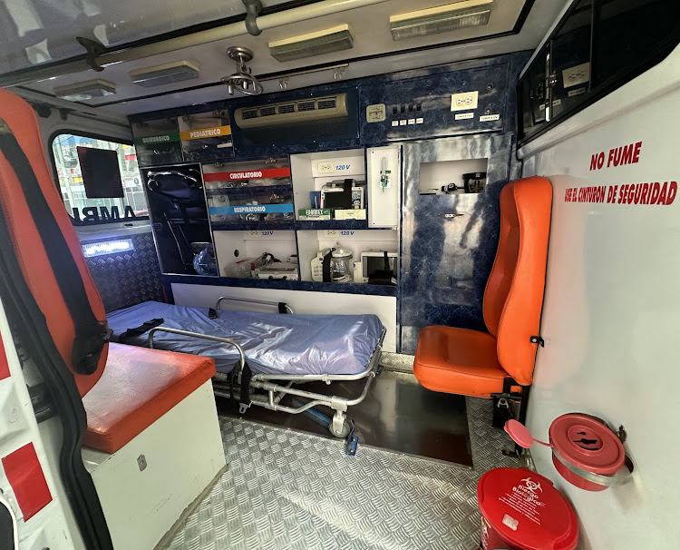 Como trabajar con nosotros Servimed_ambulancia_Cali